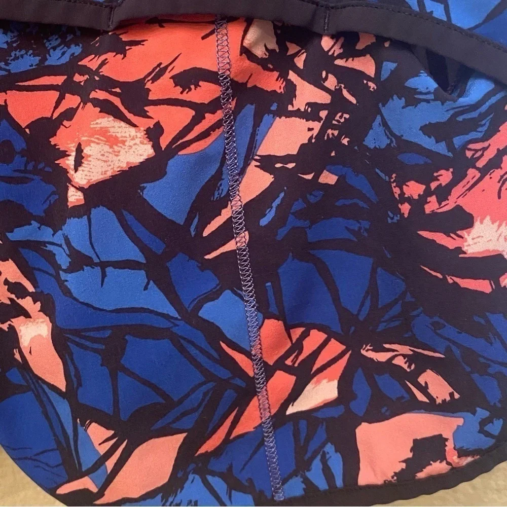 LULULEMON Women Blue Pink Patterned Athletic Shorts Size 4